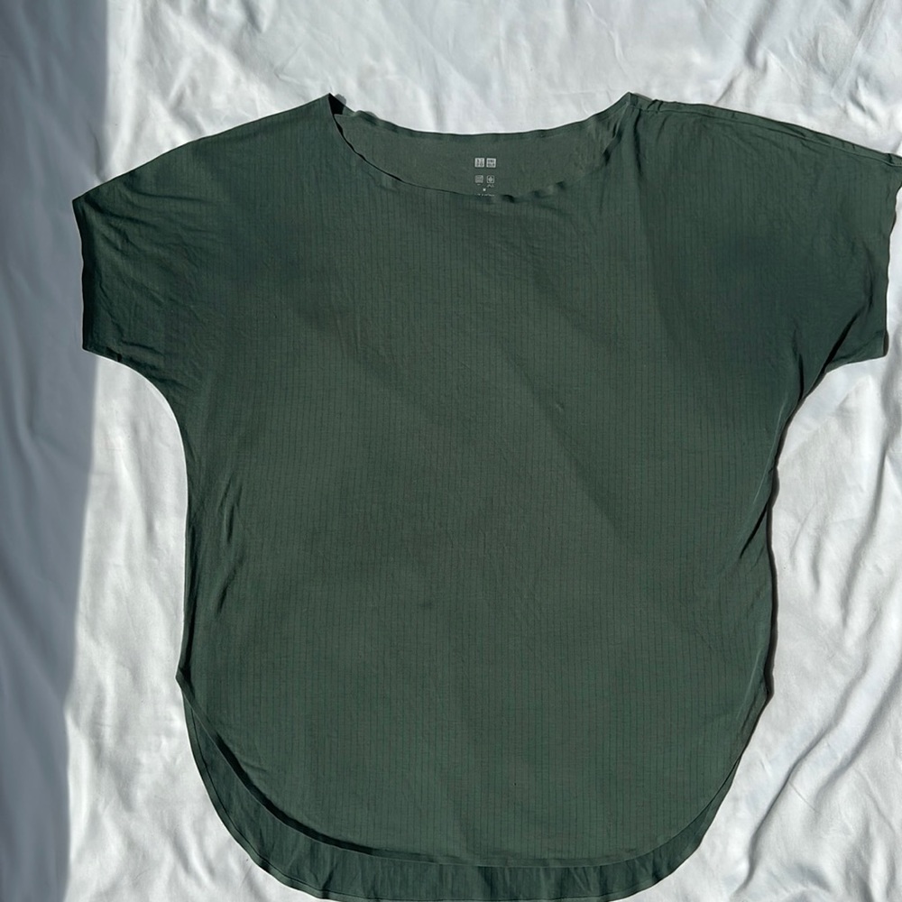 Green Uniqlo shirt - M